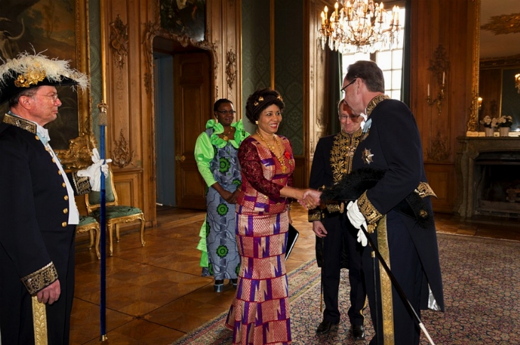 Coopération bilatérale / Côte d`Ivoire - Suède: S.E.Mme Baldé Laurent Mina Marie, a présenté ses Lettres de créance à Sa Majesté Carl XVI Gustaf, Roi de Suède